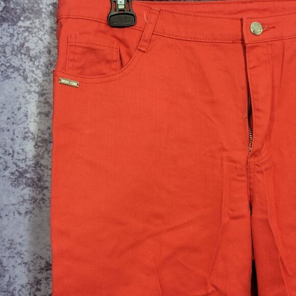 Red Capri - Picture 8 of 10